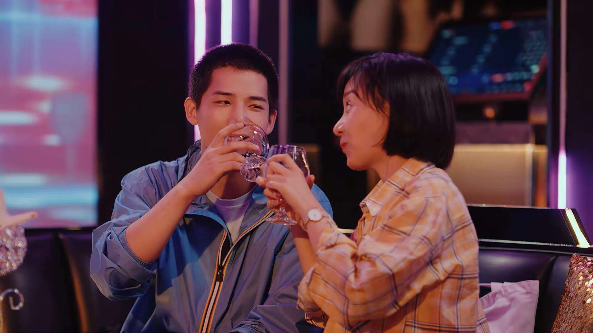 LEYU SPORTS中国官方网站-史密斯200米仰泳突破自我极限,史密斯弯举